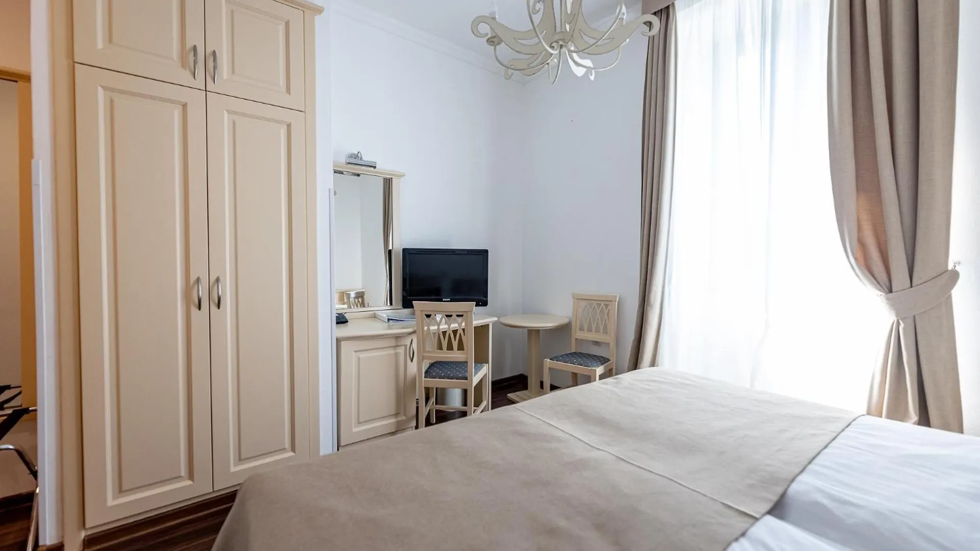Boutique Hotel Kastel Motovun 3*,